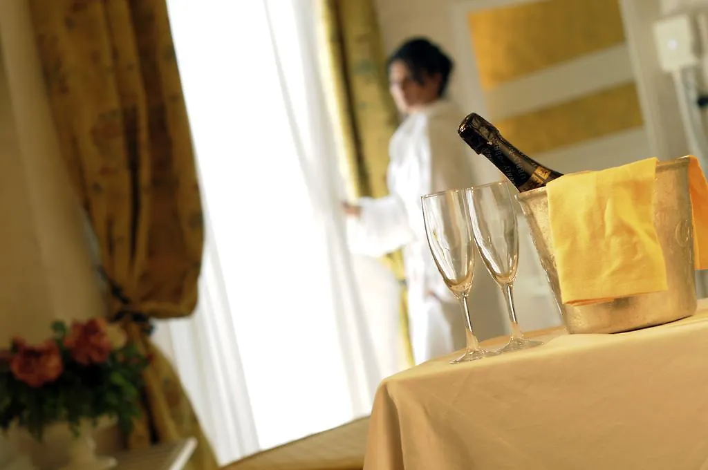 Hotel Diplomat Palace Rimini 4*,