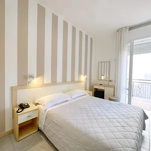Aura Living Римини