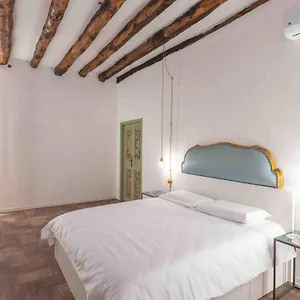  Apartment Calderai 82 1 E 2 Italy